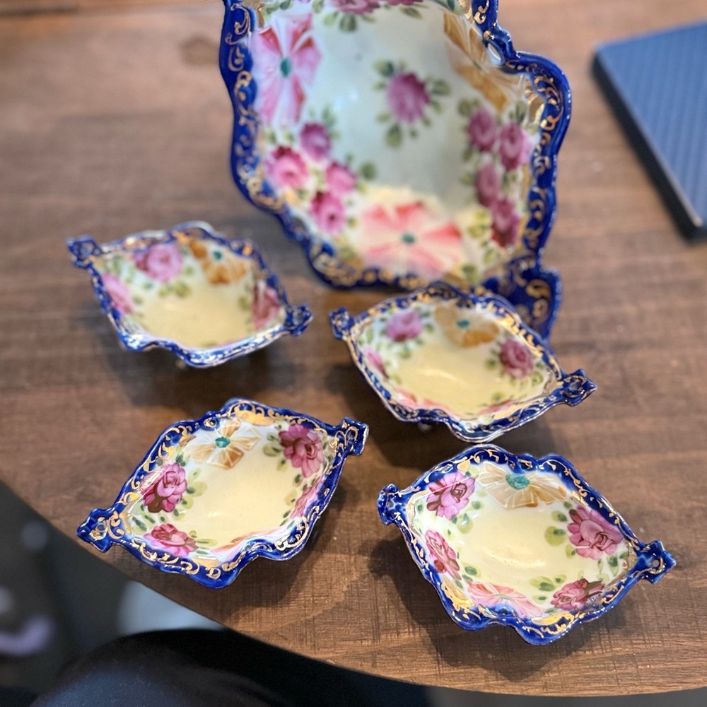 Beautiful Nippon porcelain berry bowl set